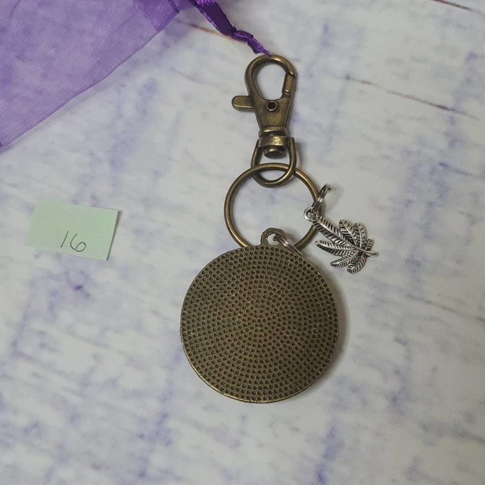 Handmade Leaf Keychain - Picture 3 of 4